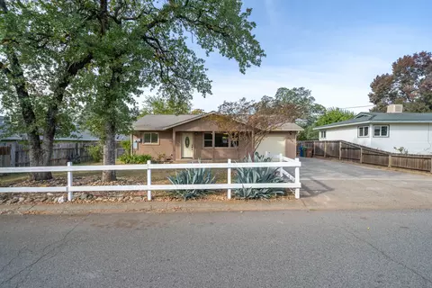 2750 Heather Ln, Redding, CA 96002 photo 2