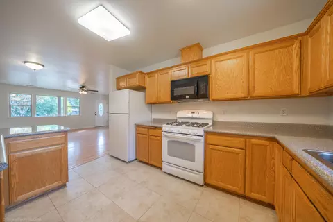 2750 Heather Ln, Redding, CA 96002 photo 10