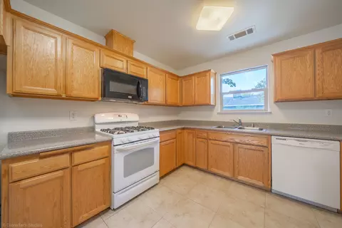 2750 Heather Ln, Redding, CA 96002 photo 9