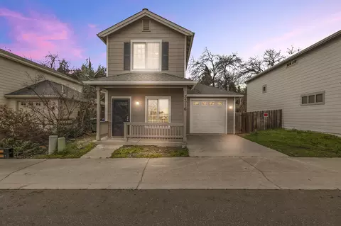 3316 West St, Redding, CA 96001