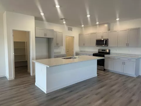 2567 Shumacher St, Redding, CA 96002 photo 2