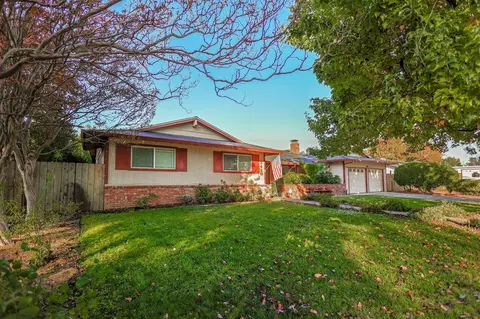 3420 Riverview Dr, Redding, CA 96001 photo 2