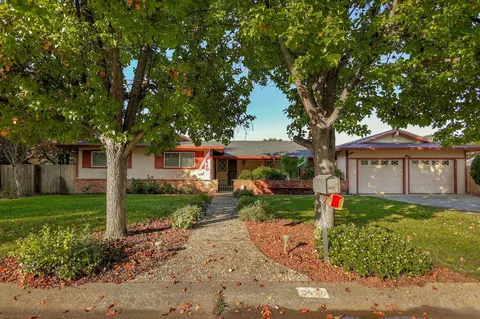 3420 Riverview Dr, Redding, CA 96001