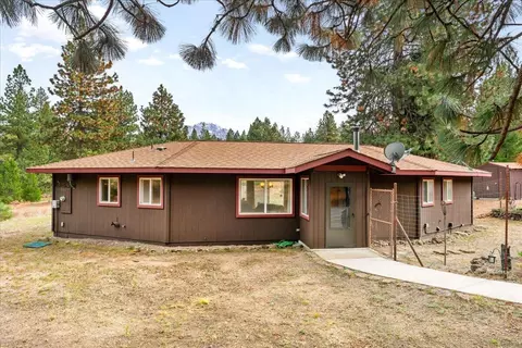 7411 Sugar Pine Rd, Weed, CA 96094