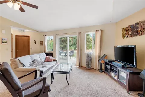 Living - 7411 Sugar Pine Rd, Weed, CA 96094 photo 3 of 3