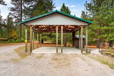 Exterior - 7411 Sugar Pine Rd, Weed, CA 96094 photo 2 of 5