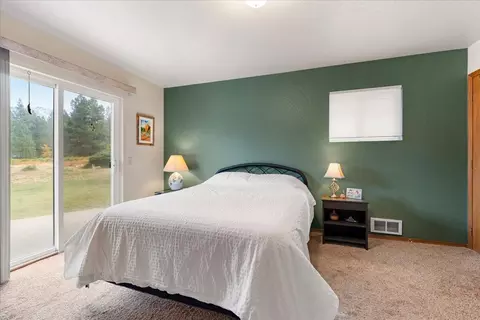 Bedroom - 7411 Sugar Pine Rd, Weed, CA 96094 photo 1 of 2