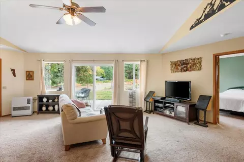 Living - 7411 Sugar Pine Rd, Weed, CA 96094 photo 2 of 3
