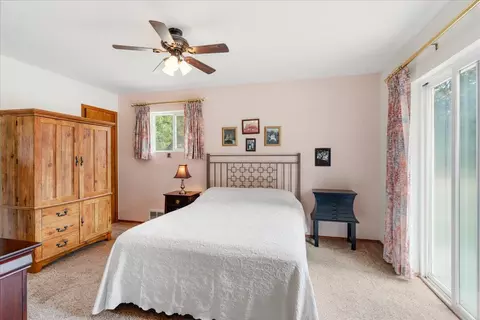 Bedroom - 7411 Sugar Pine Rd, Weed, CA 96094 photo 2 of 2