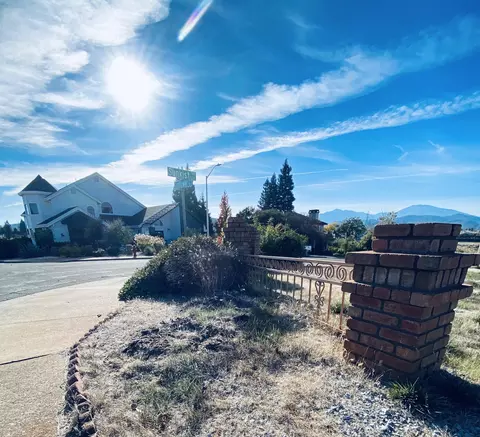 876 Sunkist, Redding, CA 96001 photo 4