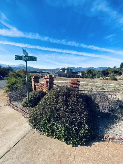 876 Sunkist, Redding, CA 96001 photo 6
