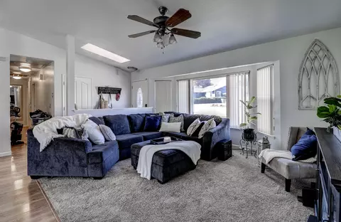 Living - 435 Springer Dr, Redding, CA 96003 photo 1 of 4