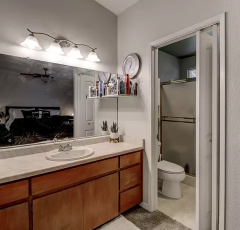 Bath - 435 Springer Dr, Redding, CA 96003 photo 2 of 3