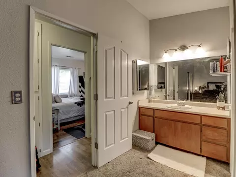 Bath - 435 Springer Dr, Redding, CA 96003 photo 1 of 3