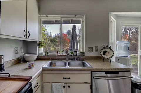 Kitchen - 435 Springer Dr, Redding, CA 96003 photo 1 of 1