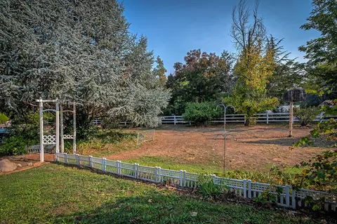 Exterior - 20651 Old 44 Dr, Redding, CA 96003 photo 31 of 32