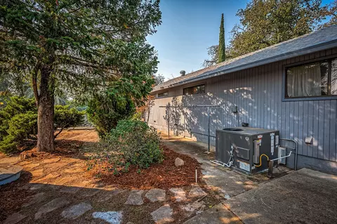 Exterior - 20651 Old 44 Dr, Redding, CA 96003 photo 30 of 32