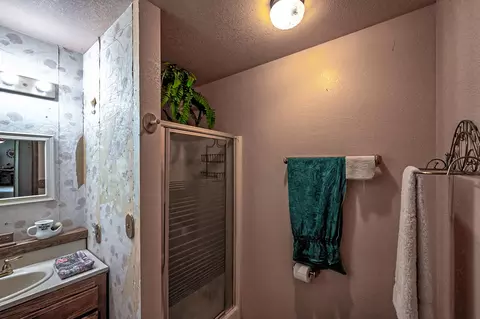 Bath - 20651 Old 44 Dr, Redding, CA 96003 photo 1 of 6