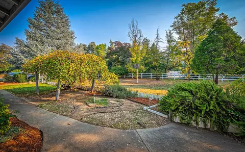 Exterior - 20651 Old 44 Dr, Redding, CA 96003 photo 16 of 32