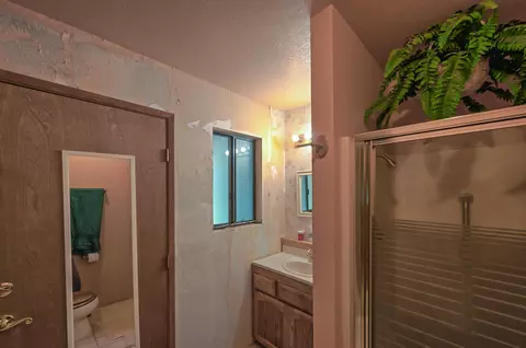 Bath - 20651 Old 44 Dr, Redding, CA 96003 photo 2 of 6
