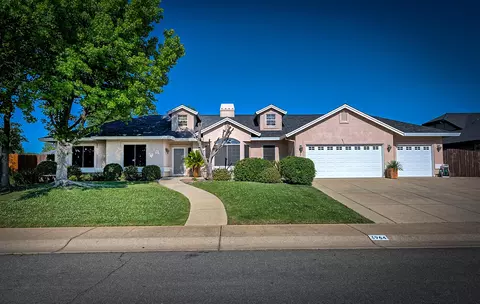 3964 Teton Dr, Redding, CA 96001