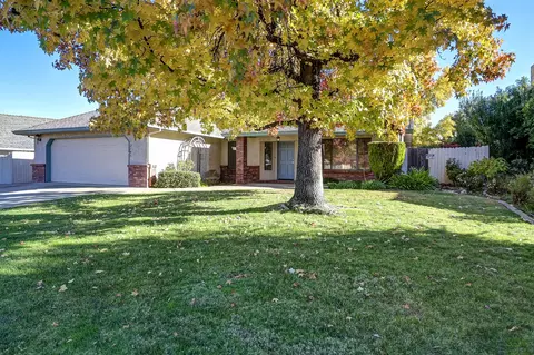 2749 Crystal Tree Dr, Redding, CA 96001