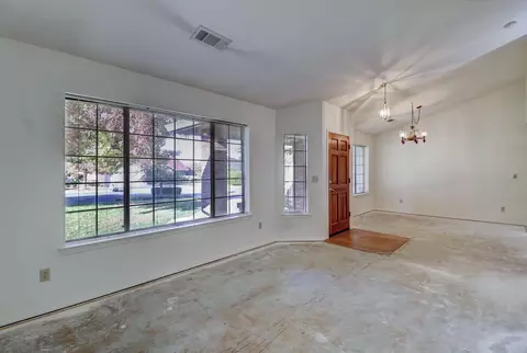 2749 Crystal Tree Dr, Redding, CA 96001 photo 4
