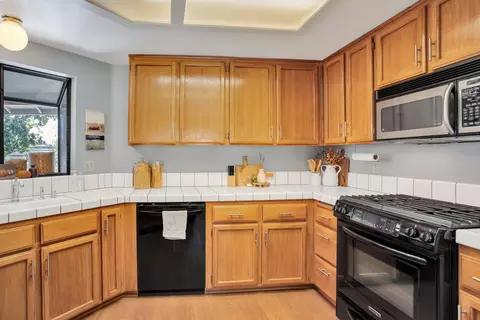 2825 Howard Dr, Redding, CA 96001 photo 9