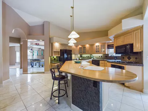 6086 Gleneagles Ct, Redding, CA 96003 photo 11