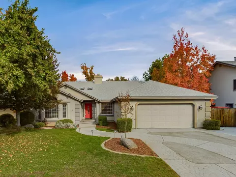 6086 Gleneagles Ct, Redding, CA 96003 photo 2