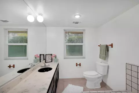 Bath - 13144 Bear Mountain Rd, Redding, CA 96003 photo 8 of 10
