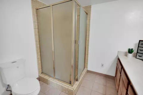 Bath - 13144 Bear Mountain Rd, Redding, CA 96003 photo 10 of 10