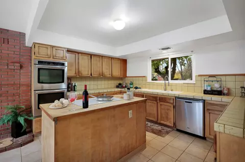 Kitchen - 13144 Bear Mountain Rd, Redding, CA 96003 photo 2 of 7