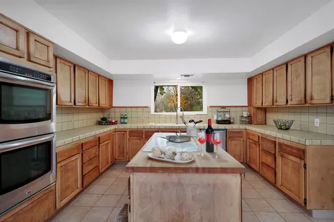 Kitchen - 13144 Bear Mountain Rd, Redding, CA 96003 photo 5 of 7