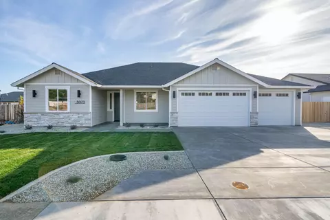 3073 Harlan Dr, Redding, CA 96003
