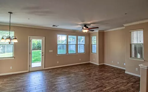2063 Vienna Way, Redding, CA 96003 photo 5