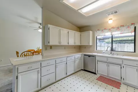 565 Monet, Redding, CA 96001 photo 14