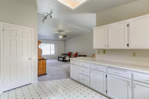 565 Monet, Redding, CA 96001 photo 15