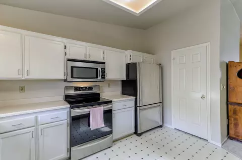 565 Monet, Redding, CA 96001 photo 16