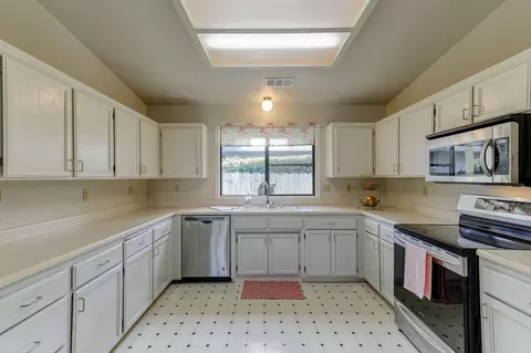565 Monet, Redding, CA 96001 photo 17