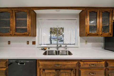 Kitchen - 7511 Amigo Way, Redding, CA 96002 photo 3 of 6