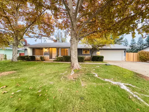7511 Amigo Way, Redding, CA 96002