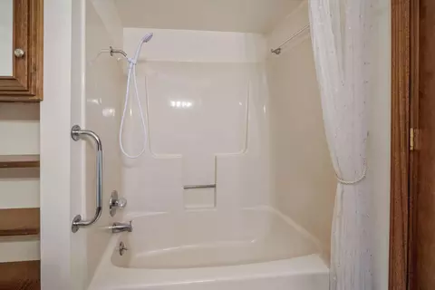 Bath - 7511 Amigo Way, Redding, CA 96002 photo 3 of 3
