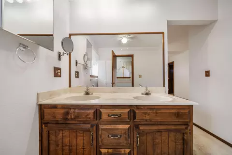 Bath - 7511 Amigo Way, Redding, CA 96002 photo 1 of 3