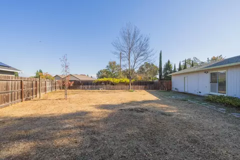 Exterior - 12873 Gardenia Dr, Red Bluff, CA 96080 photo 11 of 17