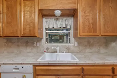 Kitchen - 12873 Gardenia Dr, Red Bluff, CA 96080 photo 2 of 4