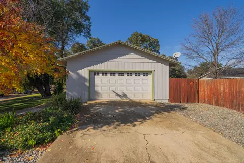 Exterior - 12873 Gardenia Dr, Red Bluff, CA 96080 photo 5 of 17