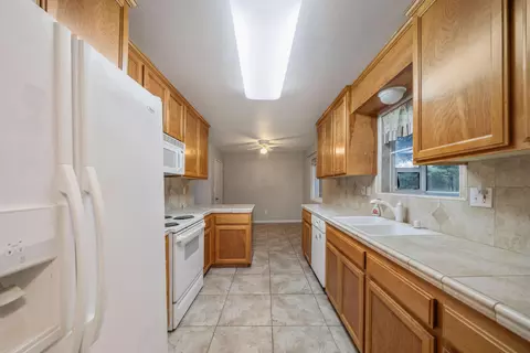 Kitchen - 12873 Gardenia Dr, Red Bluff, CA 96080 photo 1 of 4