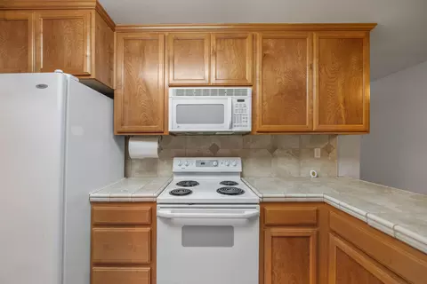 Kitchen - 12873 Gardenia Dr, Red Bluff, CA 96080 photo 3 of 4