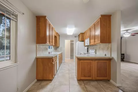 Kitchen - 12873 Gardenia Dr, Red Bluff, CA 96080 photo 4 of 4